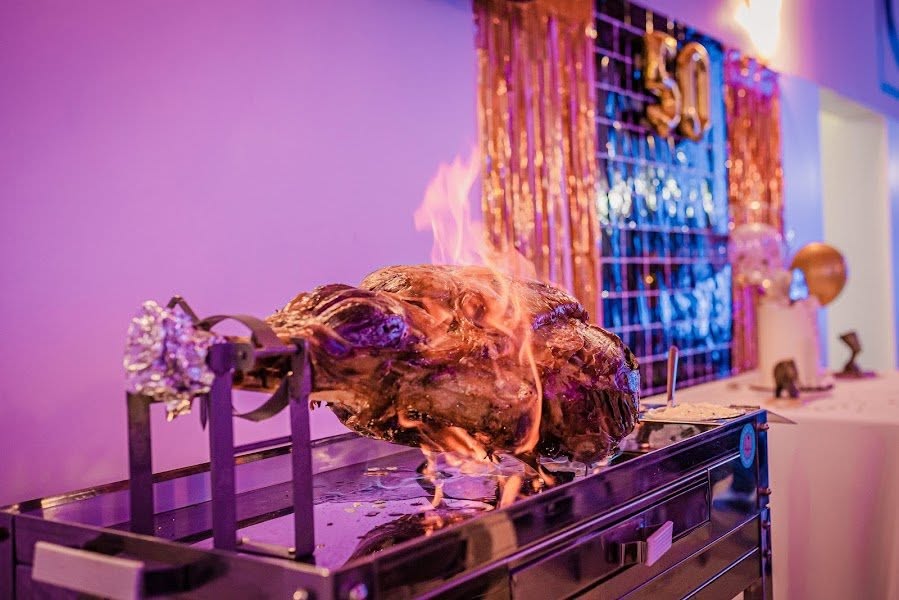 Pernil flambeado en cumpleaños